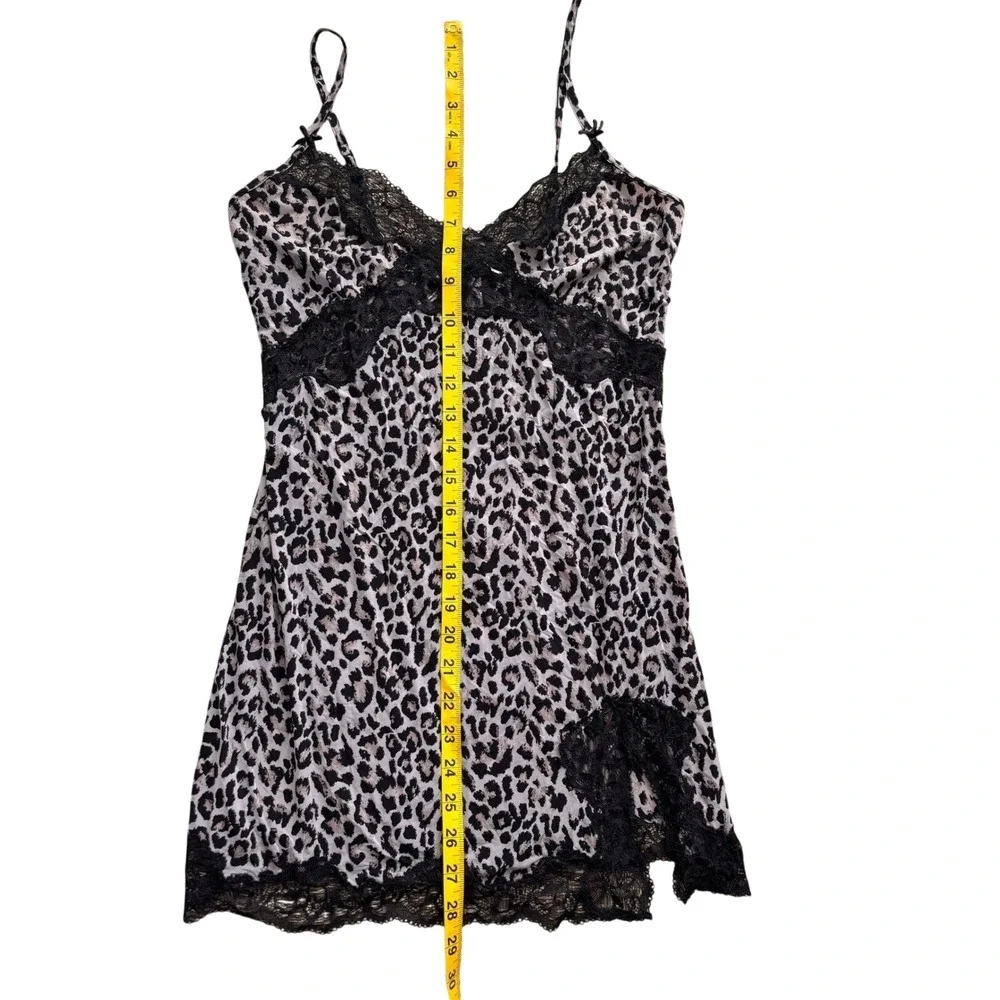 Victoria's Secret‎ Chemise Womens Small Grey Leopard Excellent Lace Trim Slip